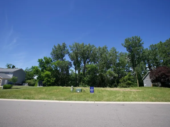 349 Creekside Dr, Coopersville, MI 49404