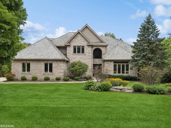 18 Stone Creek Dr, Hawthorn Woods, IL 60047