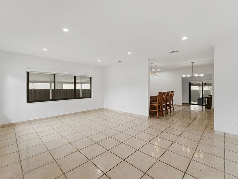 525 NW 32nd Ave — Photo 5