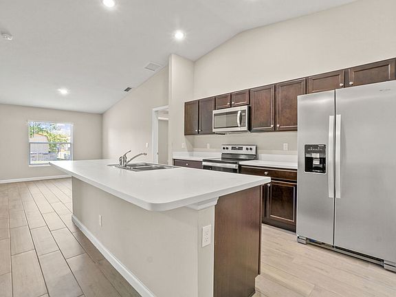 5th image of 1508 SW California Blvd