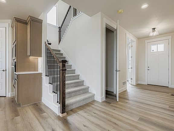 8441 Dines Boulevard entry staircase