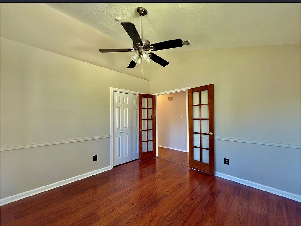 1st image of 6400 Jennings Dr