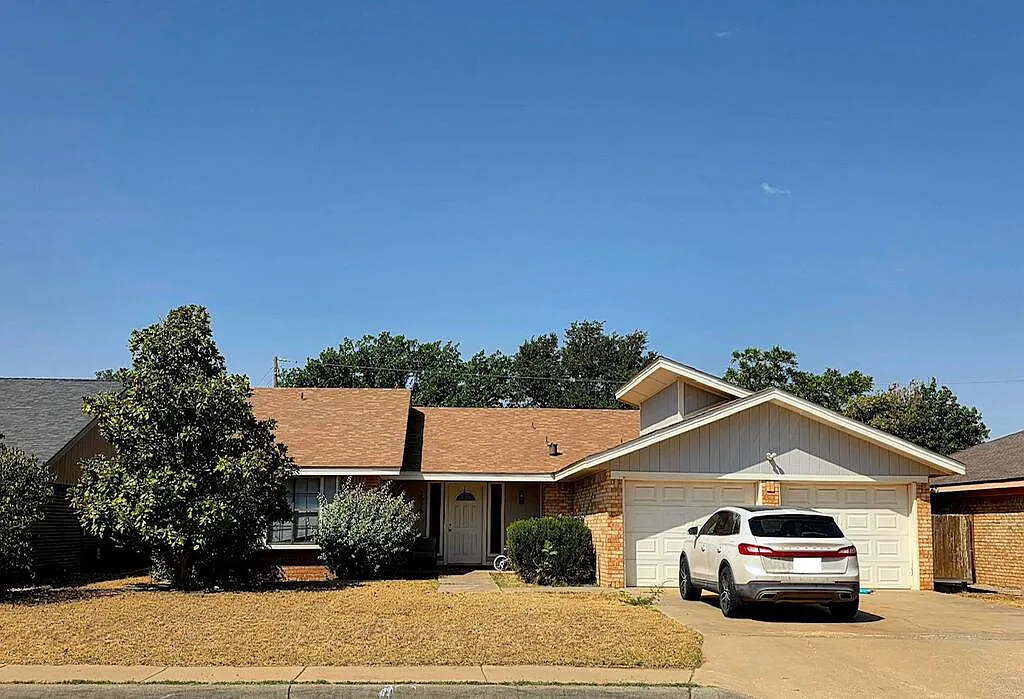 3 bed, 2.0 bath, 1560 sqft, $2,200 — Photo 1