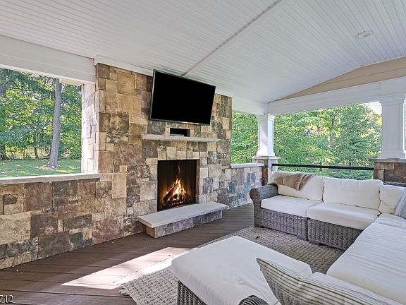 4th image of 40 Sunnybrook Rd