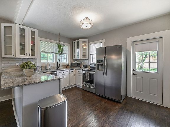 5th image of 1005 E Ida St