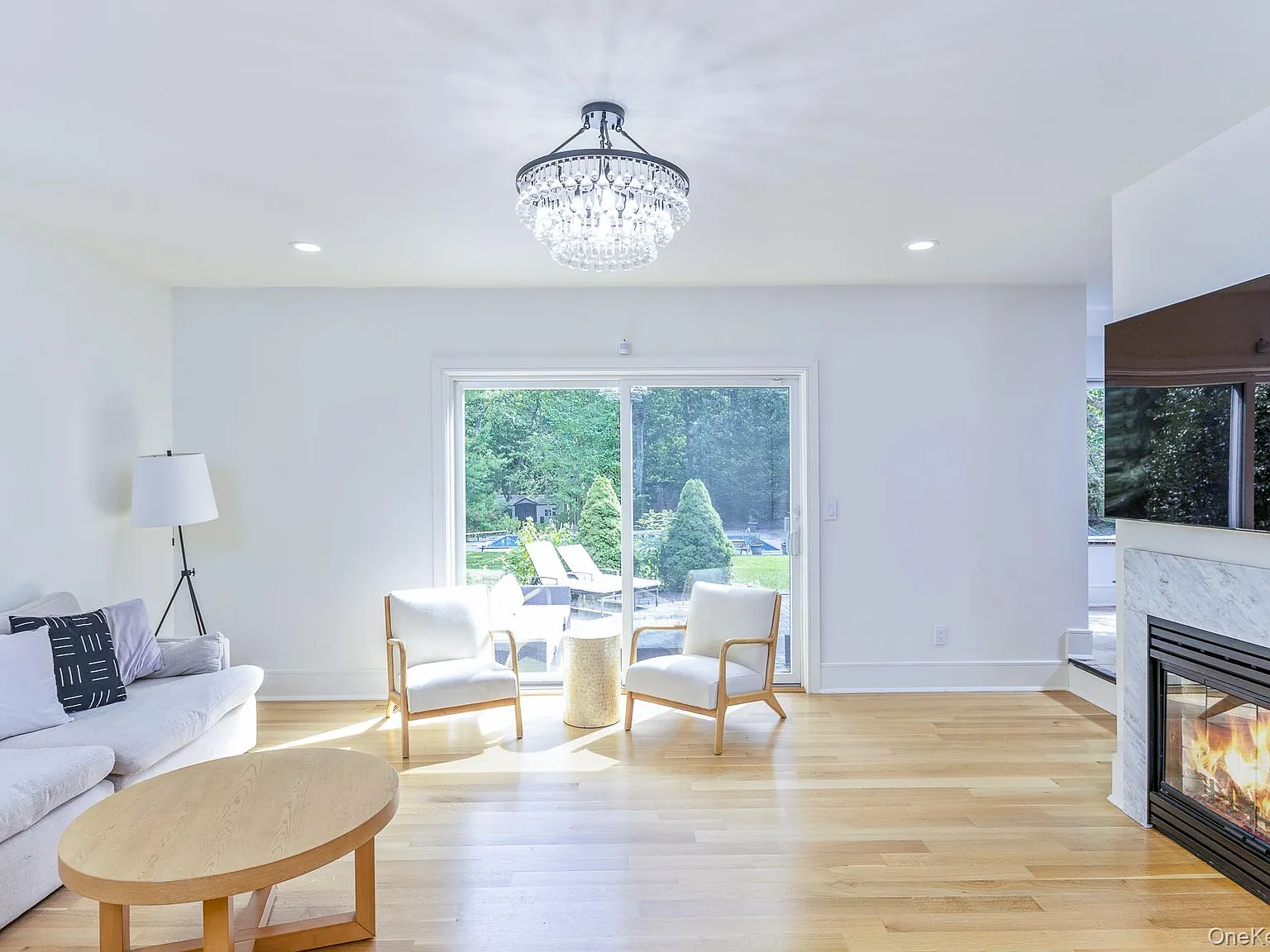 5 bed, 2.5 bath, 2510 sqft, $6,000 — Photo 2