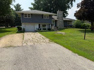 360 Swanson Rd, Sycamore, IL 60178