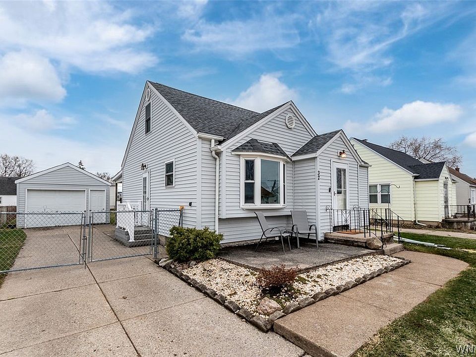 1st image of 32 Canterbury Ln