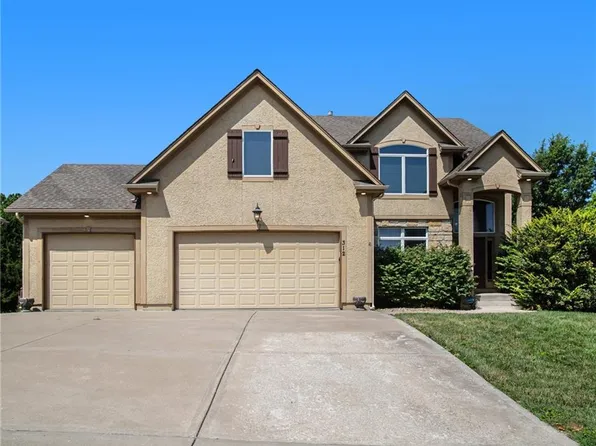 312 SE Battery Dr, Lees Summit, MO 64063