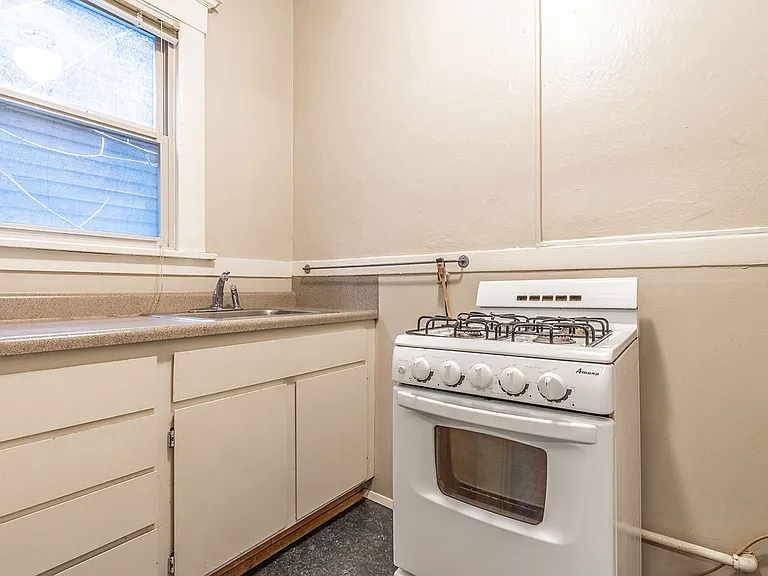El Mondo Apartments — Photo 9