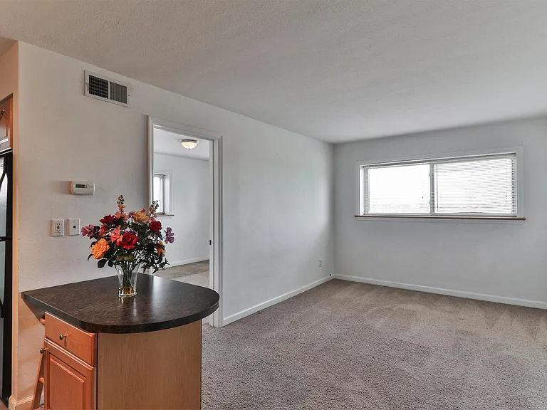3850 Park Ave — Photo 4