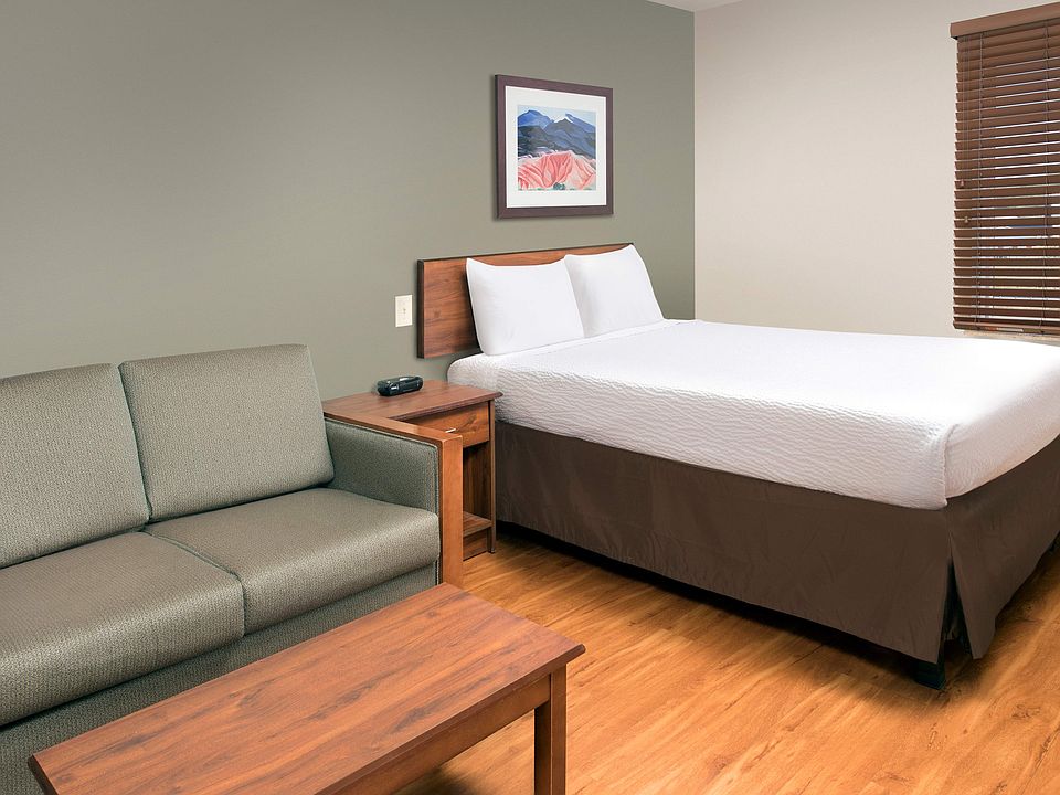 Deluxe Studio - 1 Full Bed