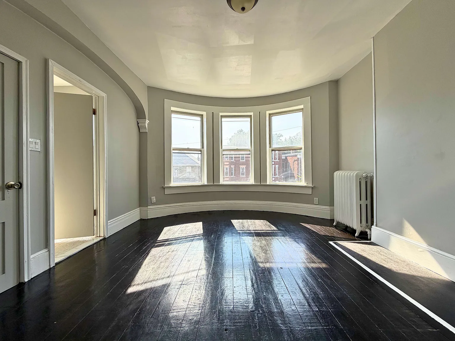 3 bed, 1300 sqft, $2,100 — Photo 1