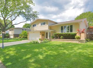 100 Ambleside Rd, Des Plaines, IL 60016