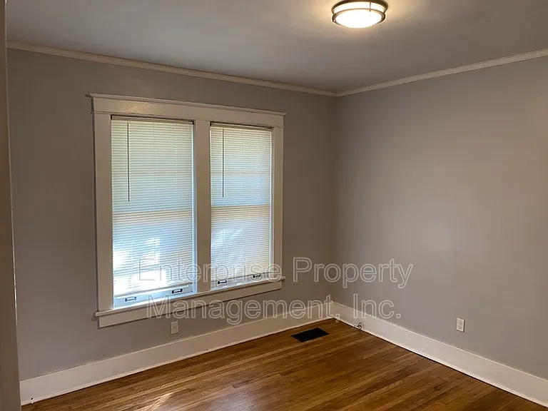 414 N Willett St — Photo 23