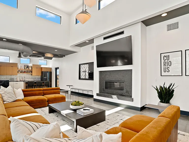 The Parkway Apartments — Photo 14