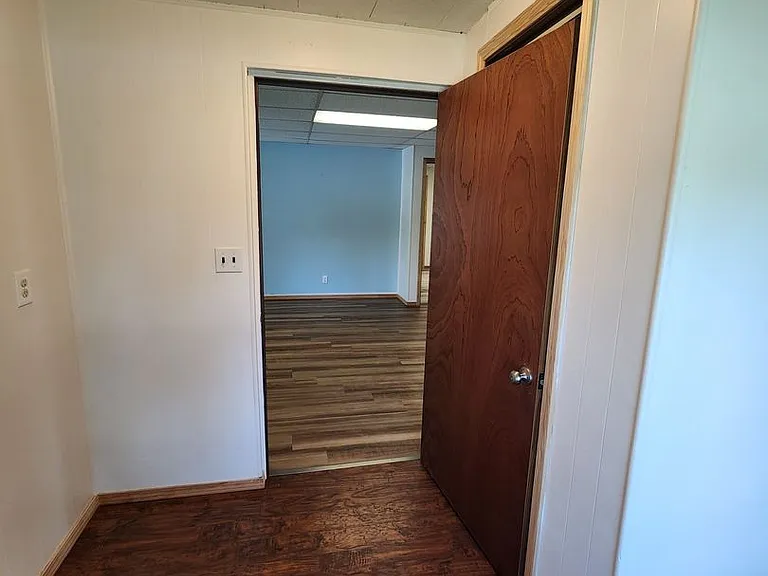 227 SE Eisenhower St #E — Photo 21