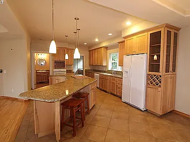 3 bed, 2.5 bath, 2444 sqft, $2,700 — Photo 3