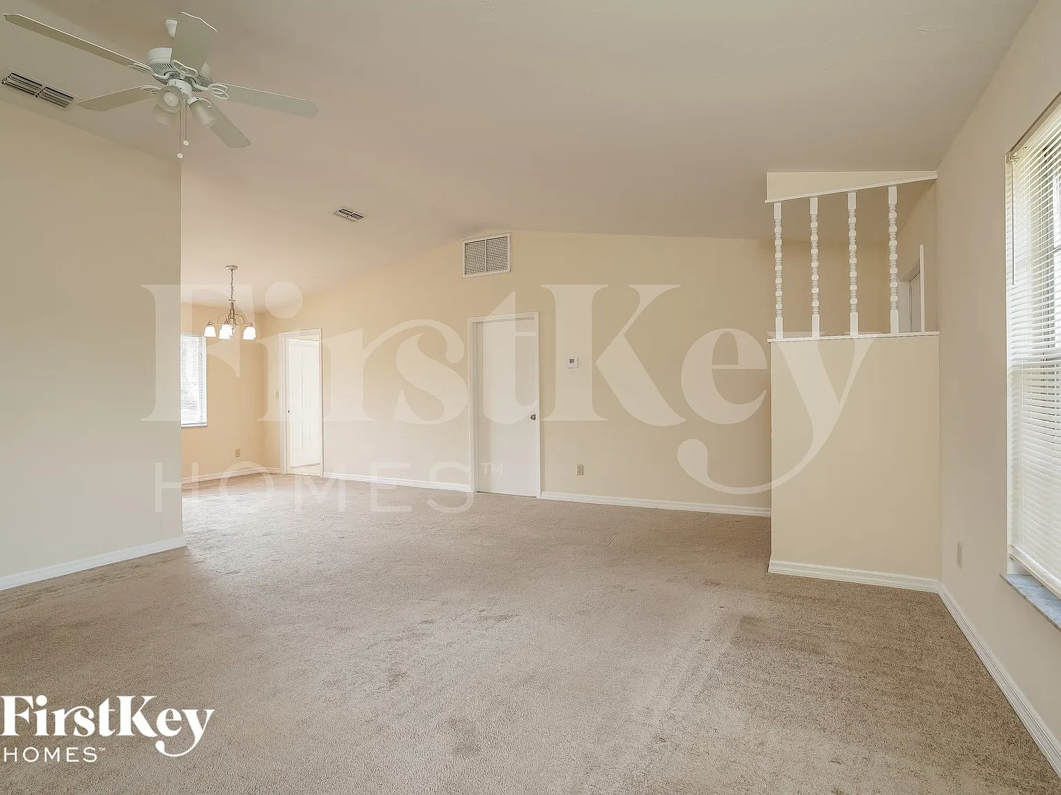 3 bed, 2.0 bath, 1400 sqft, $2,370 — Photo 2