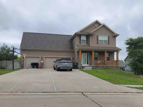 12072 Elmwood Dr, Bennington, NE 68007