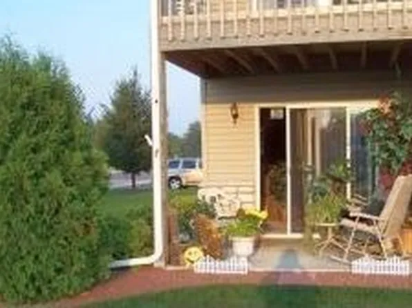 611 Reena Ave APT 1, Fort Atkinson, WI 53538