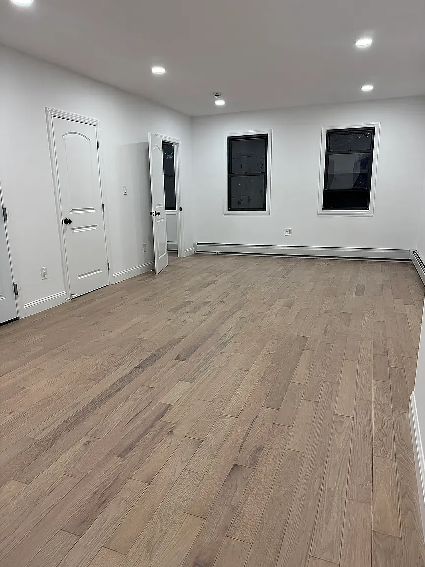 125 Ainslie Street — Photo 1