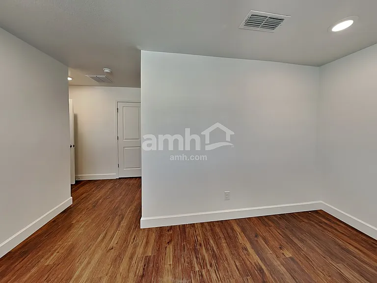 6619 S 42nd Dr — Photo 10