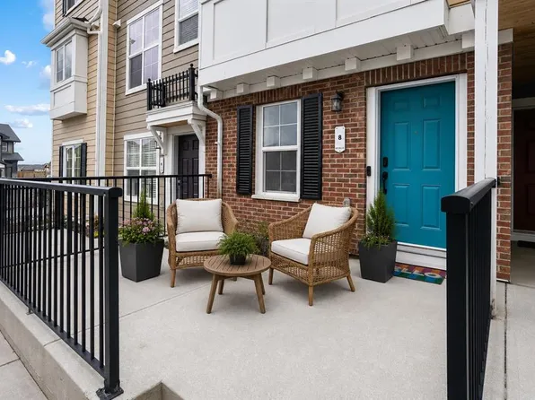 8 W Sherwood Row NW, Calgary, AB T3R 0X1