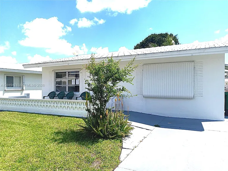 7004 NW 67th Ave — Photo 1