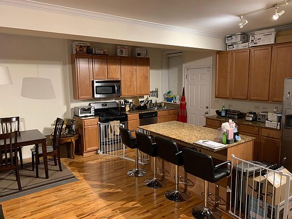 4th image of 966 W Cuyler Ave APT 2S
