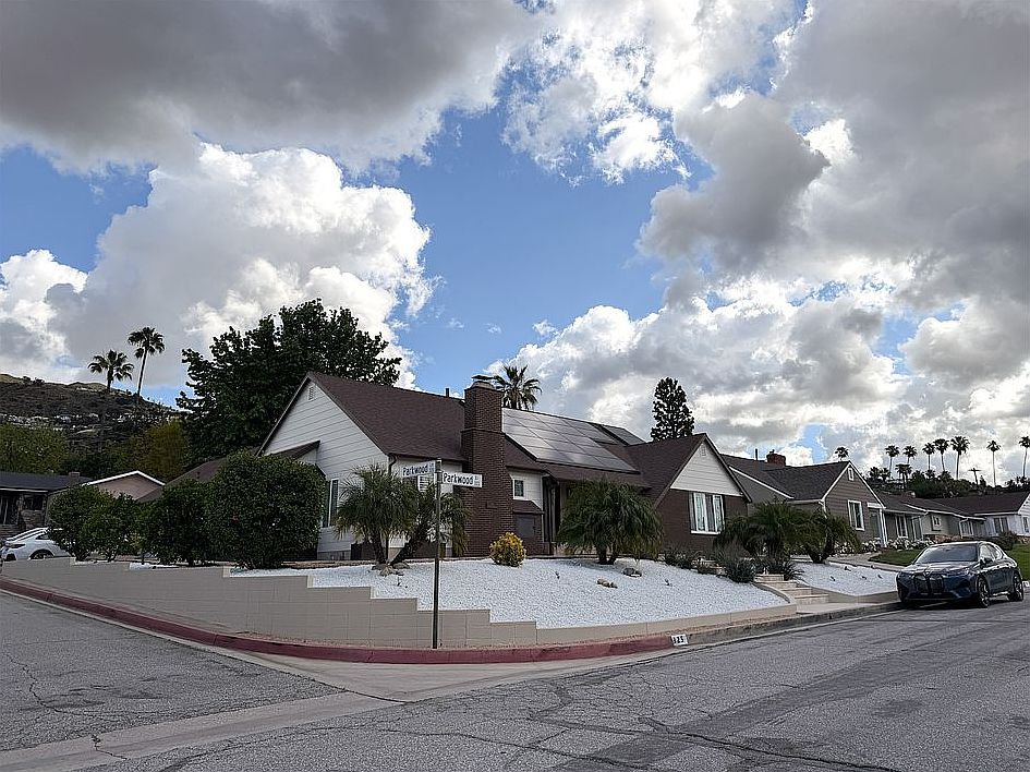 2nd image of 325 Parkwood Dr