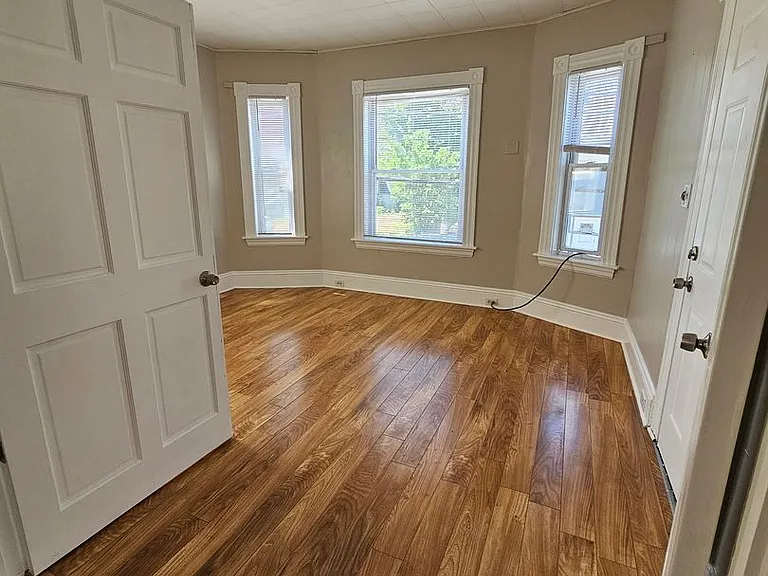 64 Dearborn St — Photo 10