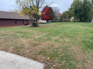 205 E Oak St, Mahomet, IL 61853