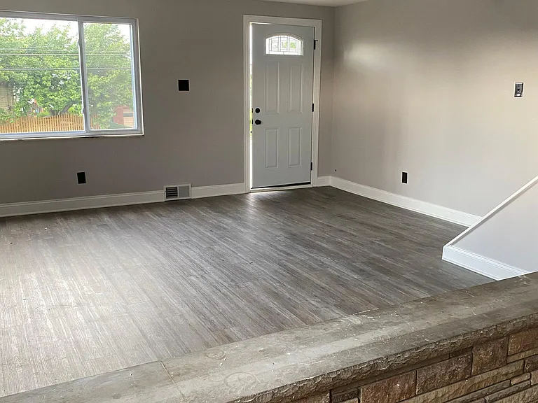 2929 Pioneer Ave — Photo 4