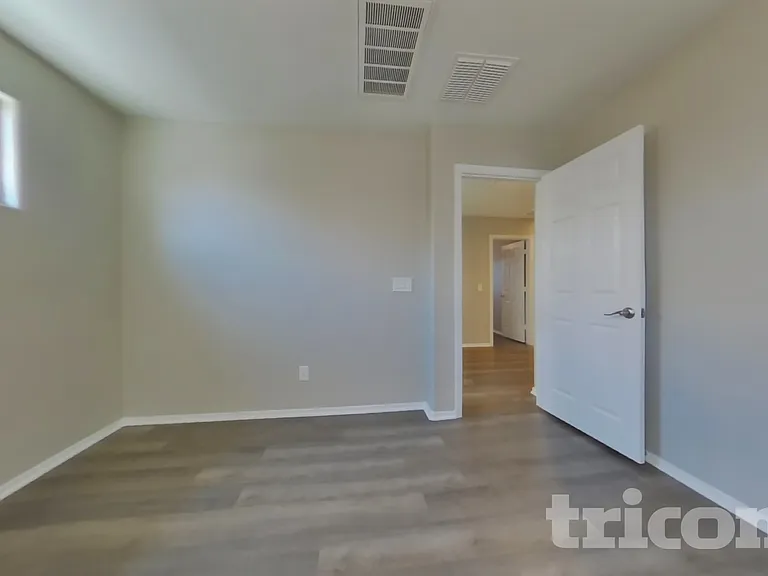 323 N 56th Pl — Photo 7