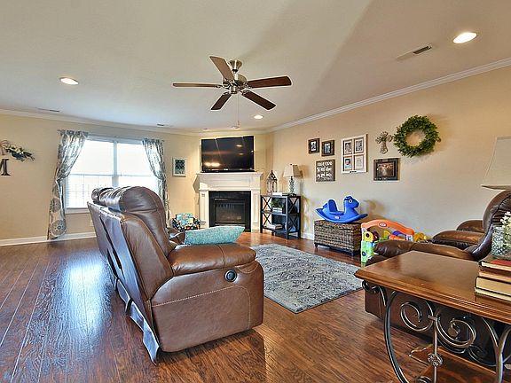 5th image of 1575 Olivia Cir
