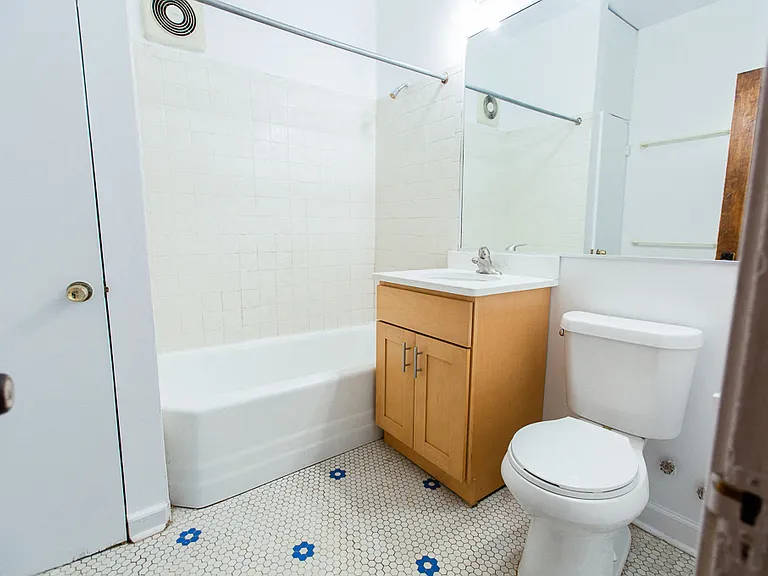 1104 N. Oakley Blvd. — Photo 6