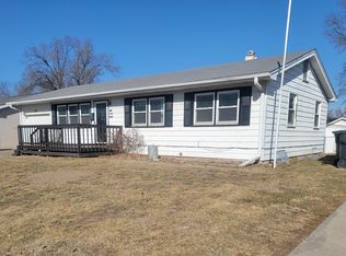411 Shumate Ave, Moberly, MO 65270