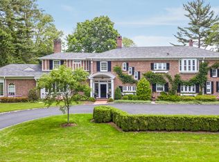 12 Harbor Hill Rd, Huntington, NY 11743