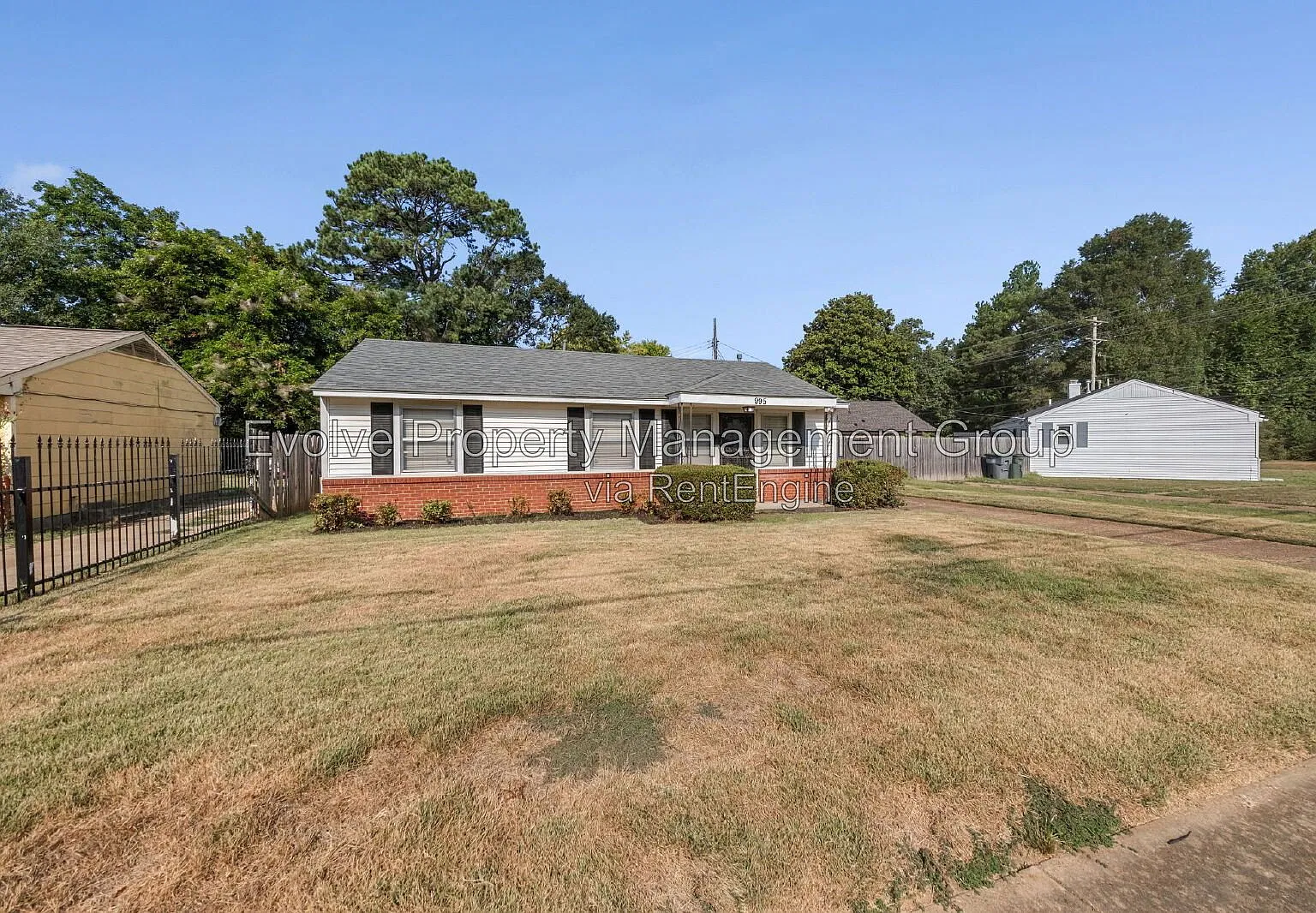 3 bed, 2.0 bath, 1290 sqft, $1,395 — Photo 2