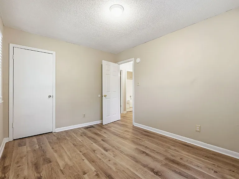 1902 Paisley Ave — Photo 15