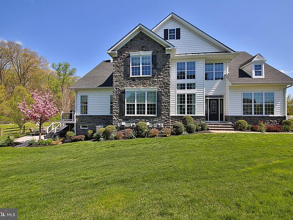 3rd image of 17 Brown Ln