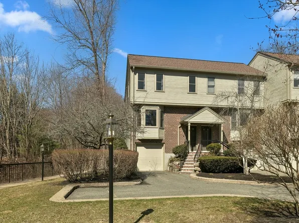 60 Maple St APT A, Canton, MA 02021