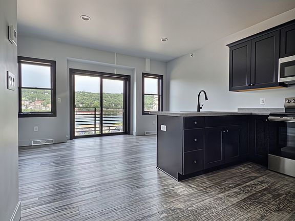 3rd image of 401 Memorial Rd #4