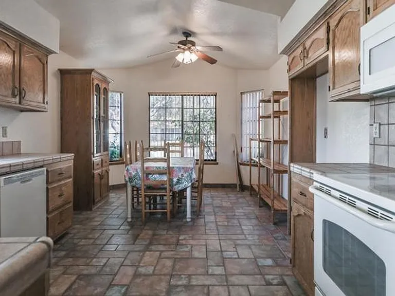 1215 Beasley St — Photo 3