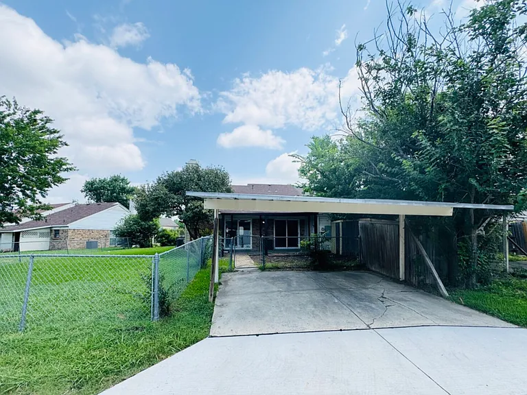 821 Colchester Dr — Photo 9