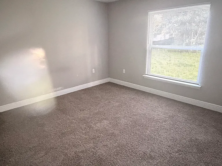 2117 Winger Ave — Photo 14