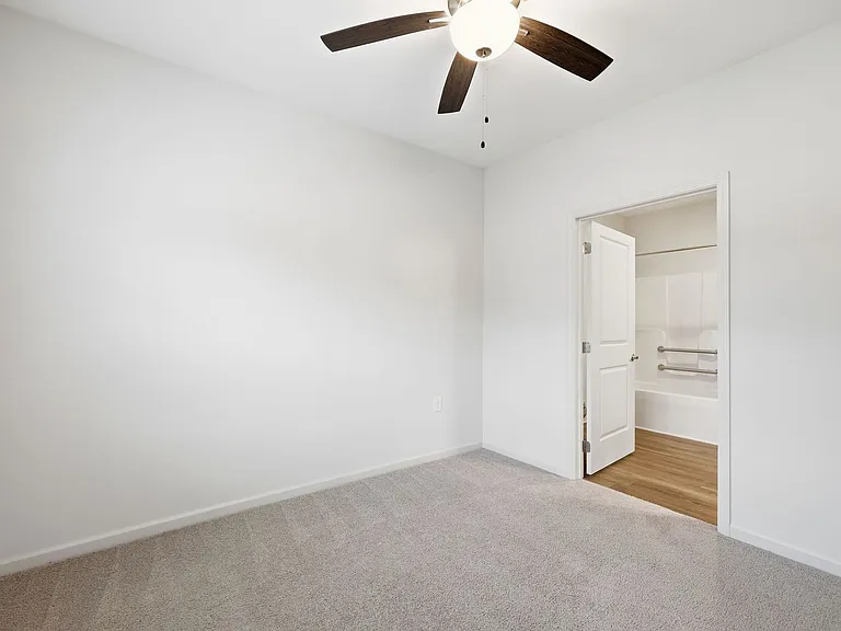 190 Grove Cir #104 — Photo 17