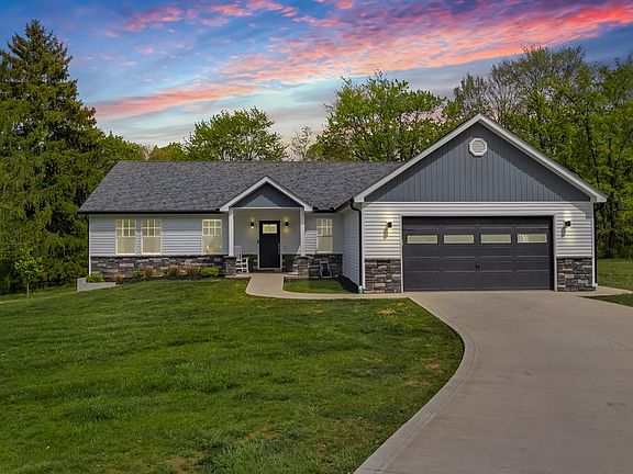 2nd image of 1582 Lakefront Dr