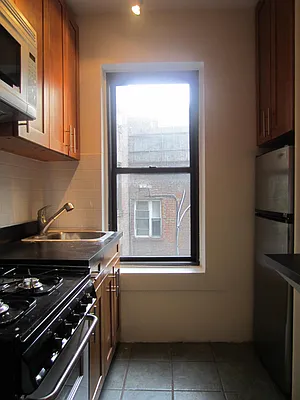 Rented by City Connections Realty | media 15